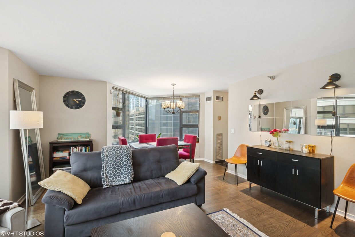 Foto principal - 233 E Erie St