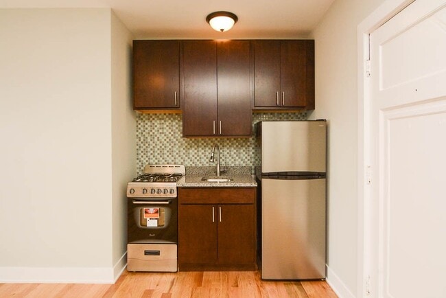 Foto del edificio - 4551 N Damen Ave