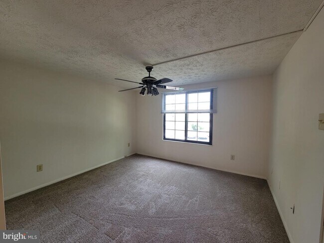 Building Photo - 4400 Groombridge Way