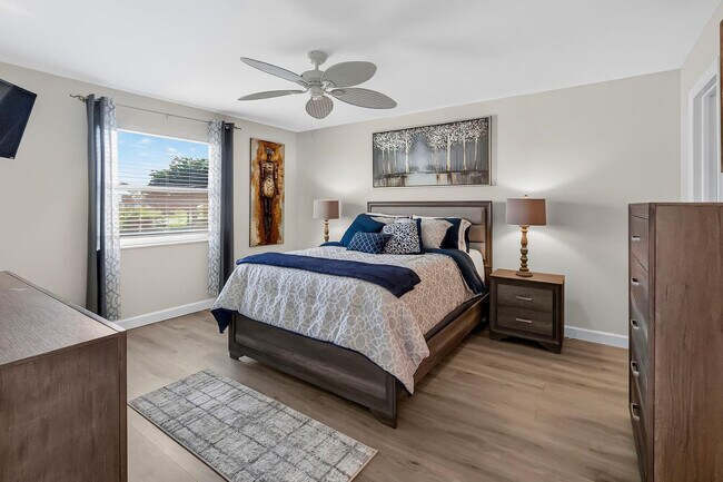 Foto del edificio - 13765 Flora Pl