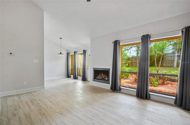 Foto del edificio - 697 Belflower Pl