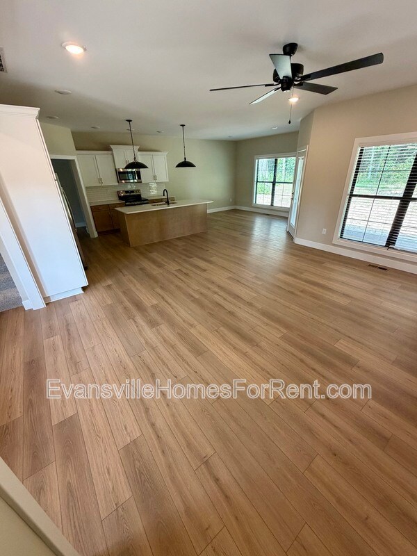 Building Photo - 4432 Violet Dr