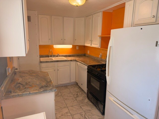 Building Photo - 2635 Desmet Dr