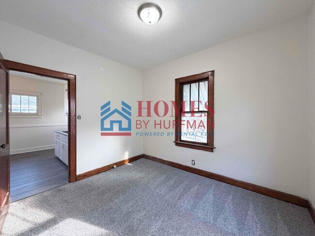 Foto del edificio - Three Bedroom House | Now Available