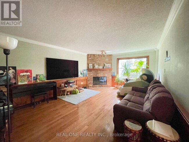 Photo du bâtiment - 1369 Mapleridge Crescent