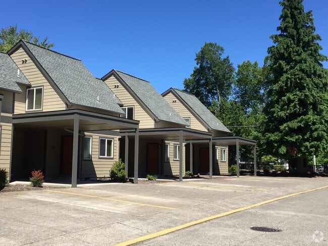 Building Photo - 824 SW Maple Tree Dr