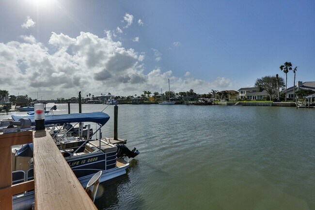 Foto del edificio - Intracoastal 2 bed/ 2 ba condo with lots o...