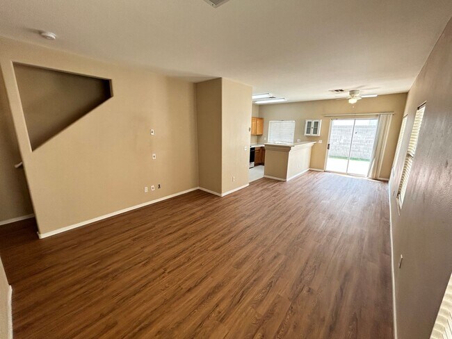 Foto del edificio - Gorgeous 2Bed/2.5Bath, 2-Story Town-Home l...