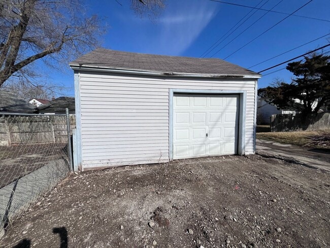 Building Photo - 4029 S Hanna St