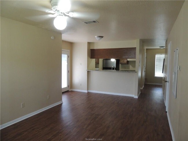 Foto del edificio - 1811 Woodsman Dr