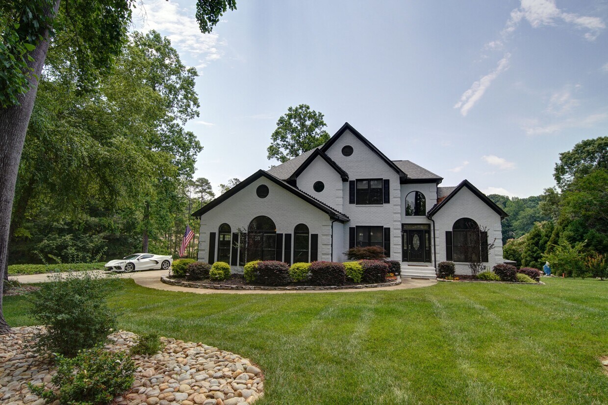 Foto principal - 211 Bullfinch Rd