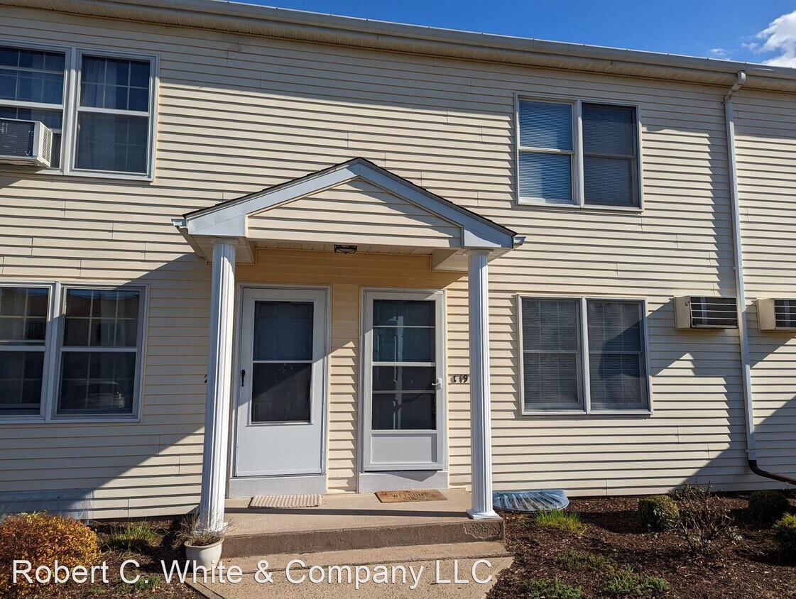 Primary Photo - 2 br, 1.5 bath House - 400 North Main Stre...