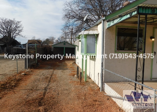 Building Photo - Cute House with 2 Bedrooms/1 Bathroom with...
