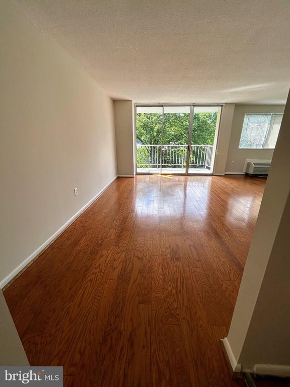 Primary Photo - 2059 Huntington Ave