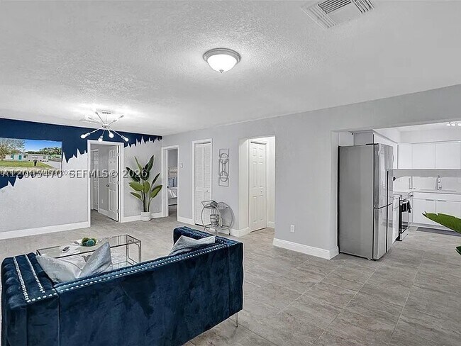 Foto del edificio - 760 NE 152nd St