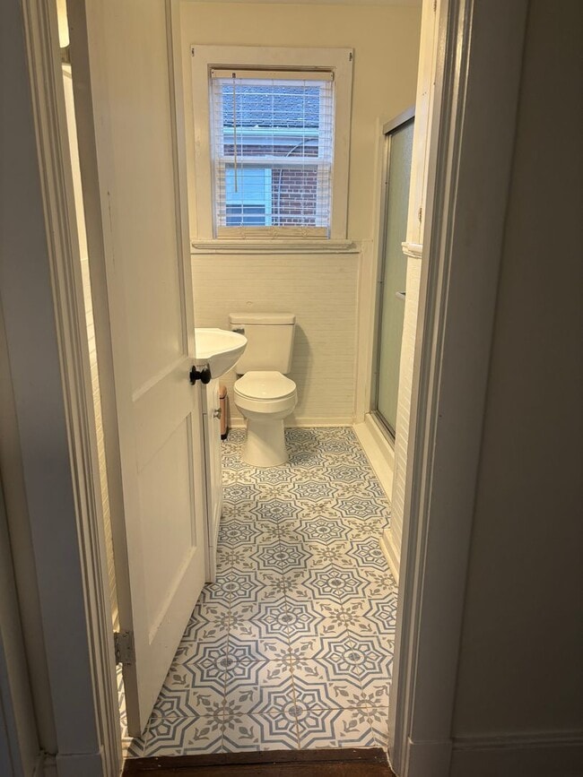 Building Photo - Charming 2-bedroom 1 bath