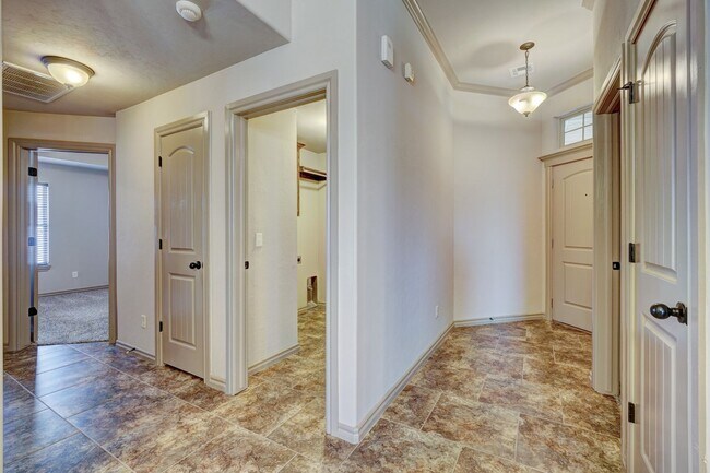 Building Photo - BEAUTIFUL 4 BED 2 BATH HOME IN DEER CREEK ...