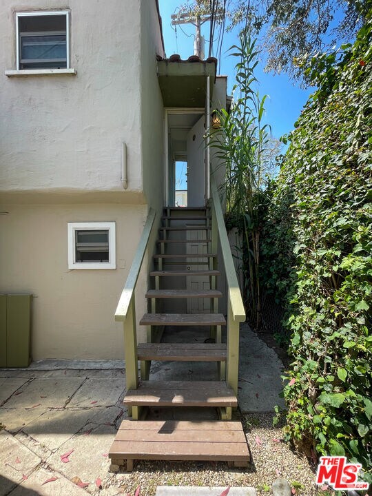 Building Photo - 843 Huntley Dr
