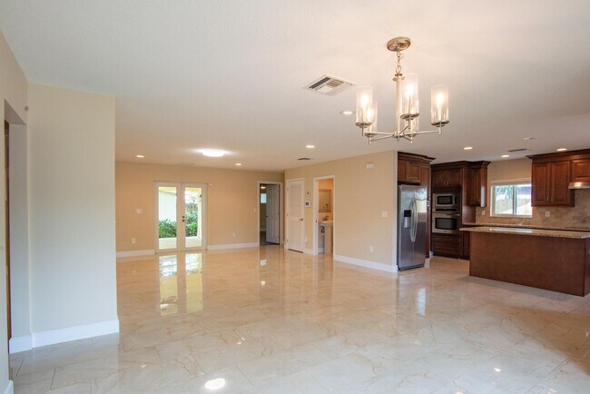 Building Photo - 364 Orange Way