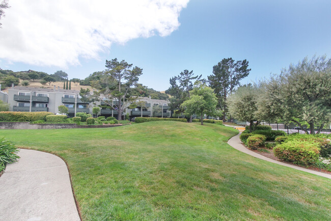Building Photo - 4000 Farm Hill Blvd