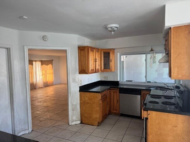 Foto del edificio - 4954 Ataman St