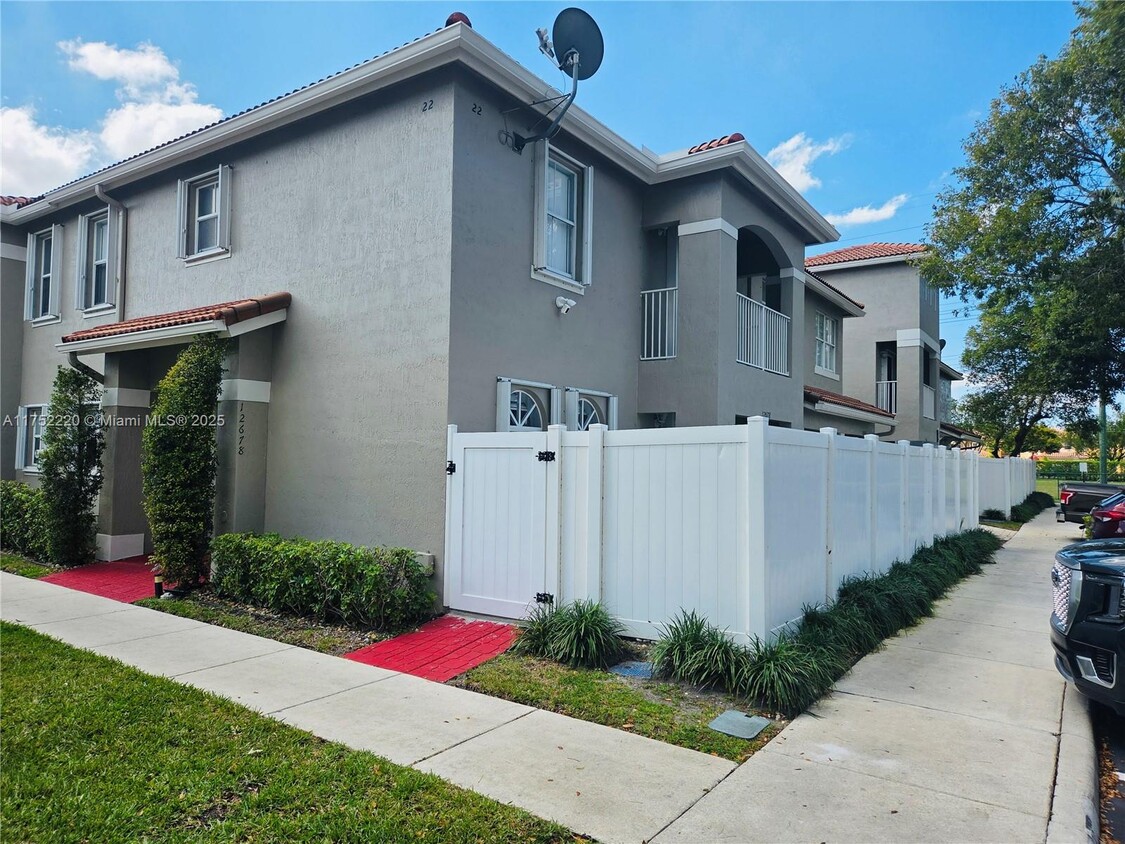 Foto principal - 12678 SW 54th Ct