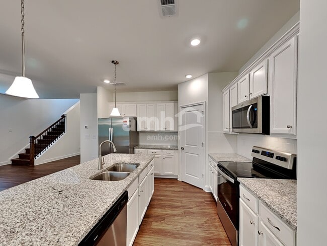 Building Photo - 5085 Hudson Vly Dr