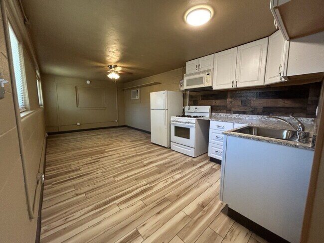 Foto del edificio - Beautiful Newly Remodeled Rear House Effic...