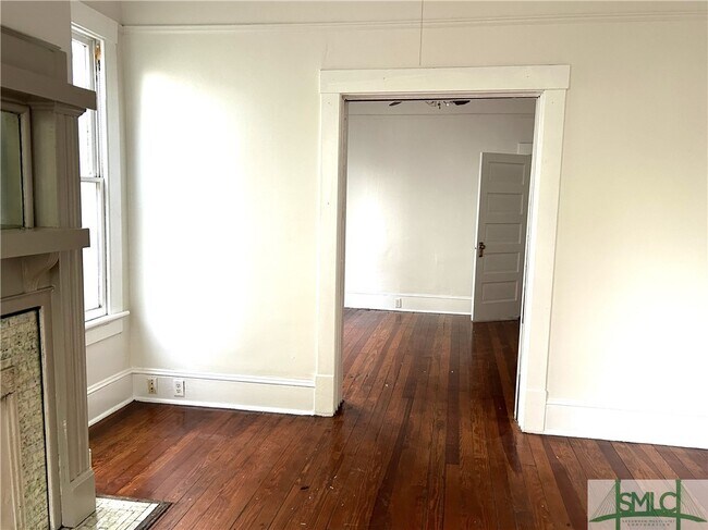 Building Photo - 216 W 41st St