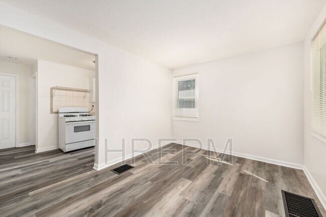 Building Photo - 876 Westphal Ave