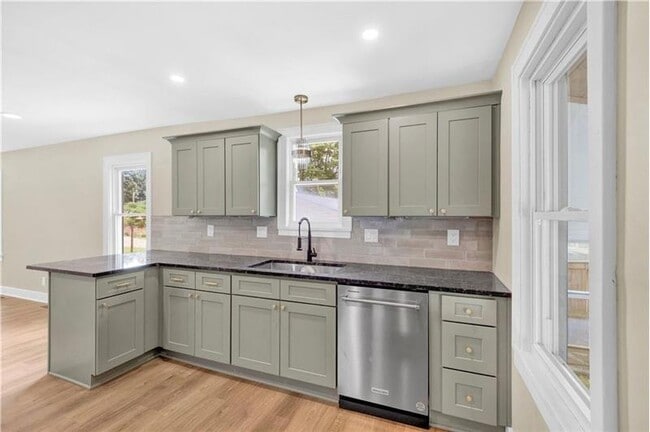 Building Photo - 2332 Cooledge Ave