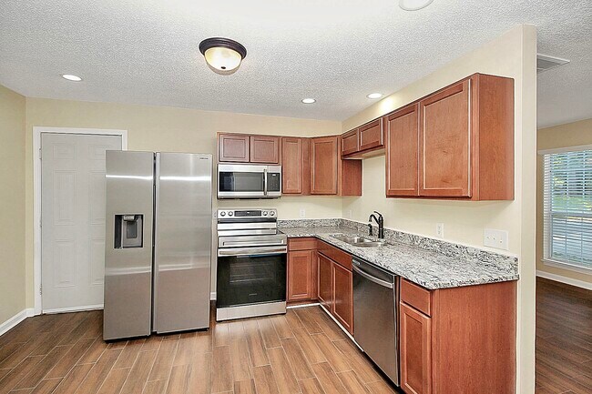 Building Photo - 1330 Eagle Ridge Dr