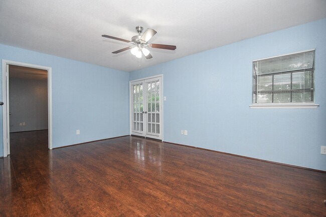 Building Photo - 10603 S Wilcrest Dr