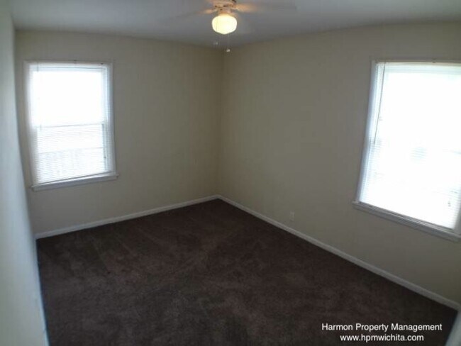 Building Photo - 2 Bed 1 Bath Home Near Harry & SW Boulevar...