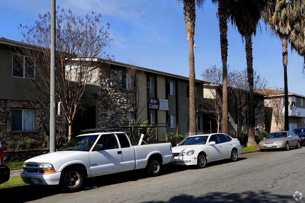 Primary Photo - Cedar Middle Apartments