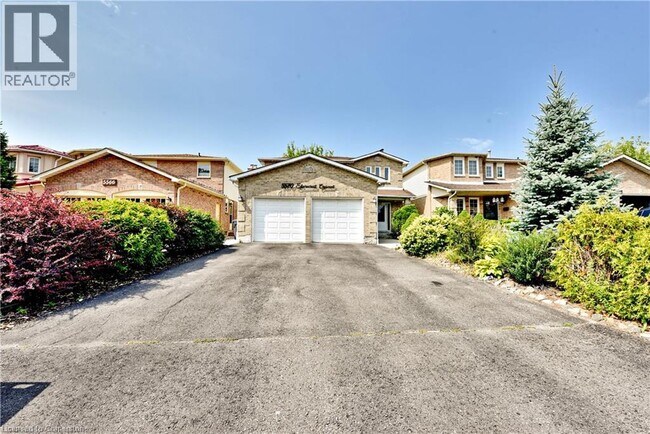 Photo du bâtiment - 5570 Shorecrest Crescent