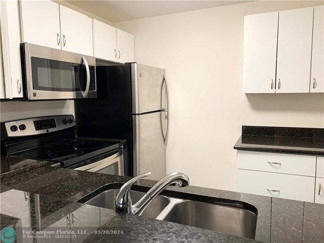 Building Photo - 4154 NW 90th Ave