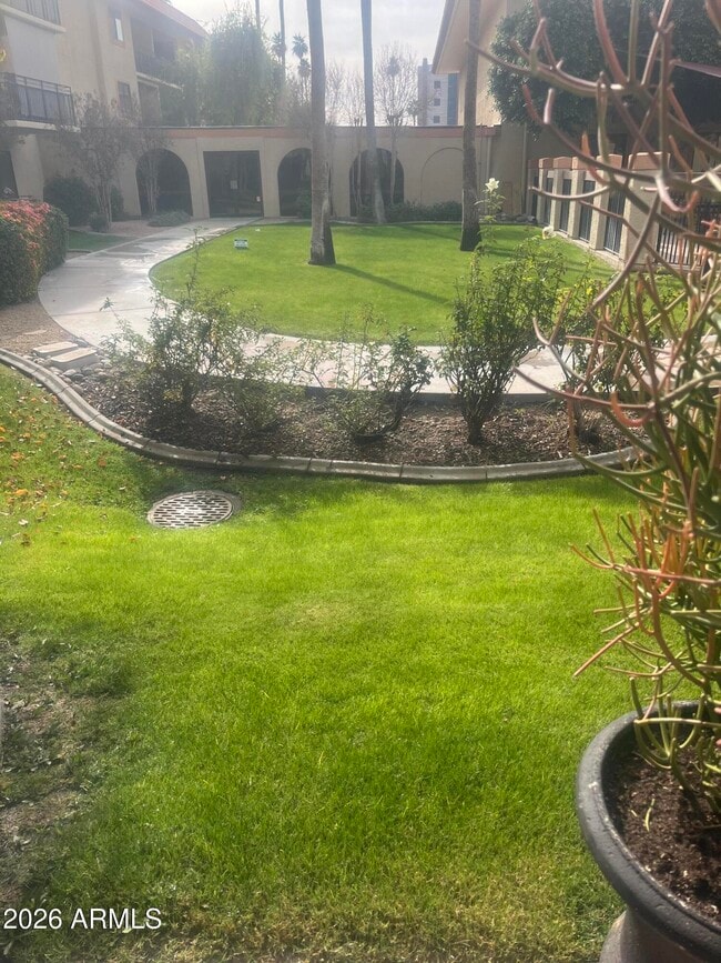 Building Photo - 10330 W Thunderbird Blvd