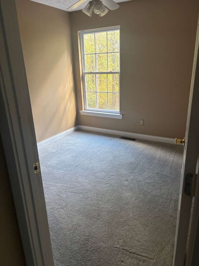 Building Photo - 135 Ashberry Dr