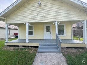 Building Photo - 806 Marion St