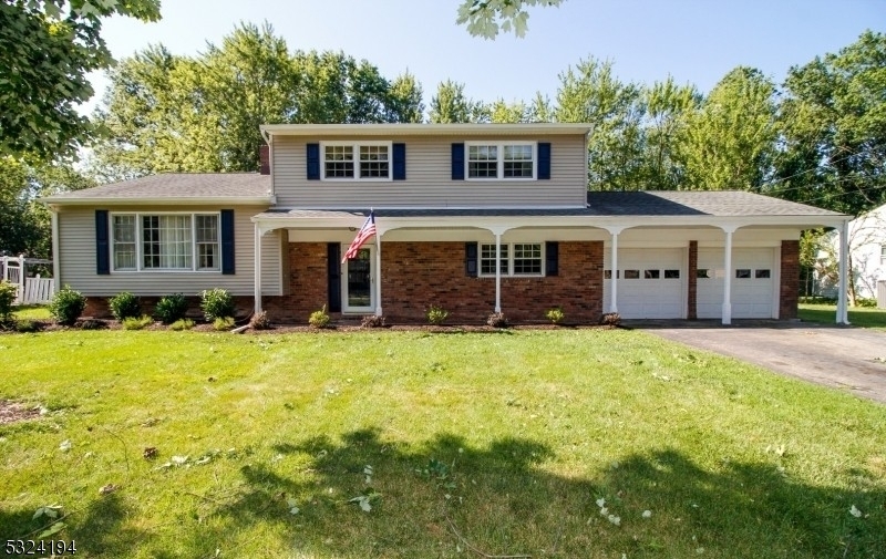 Foto principal - 12 Maplewood Dr
