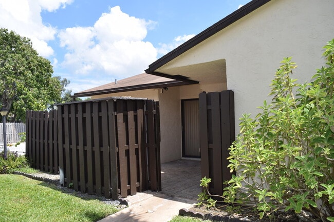 Building Photo - 3703 Waterview Cir