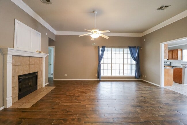 Building Photo - 3 Bed 2 Bath in Jenks - Available Now!