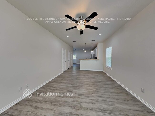 Building Photo - 318 Shady Bluff Dr