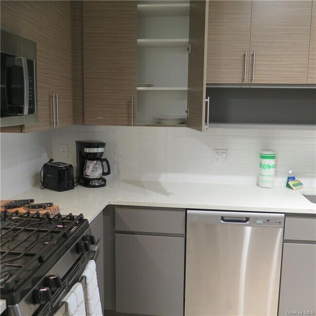 Foto del edificio - 2 Hbr Pt Rd S