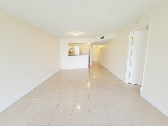 Foto del edificio - 8040 N Colony Cir