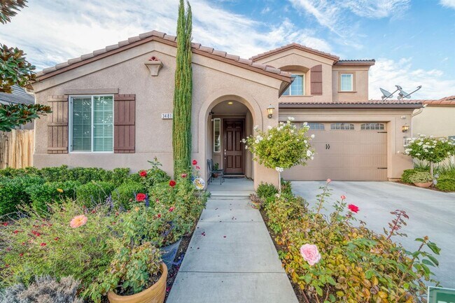 Foto del edificio - Beautiful 5 bedroom / 4 bath near Clovis East