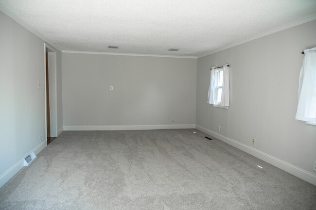 Master bedroom - 750 Stewart Ave