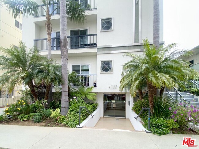 Foto del edificio - 1227 Granville Ave