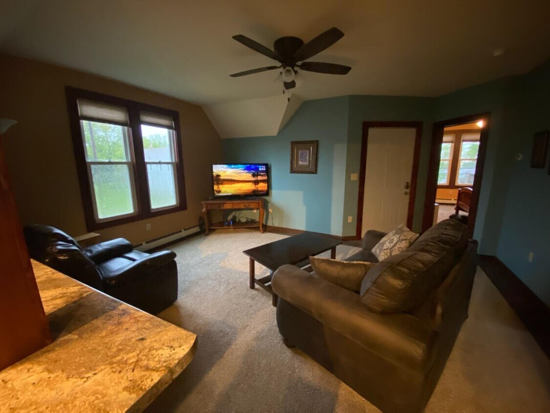 Living area - 600 9th Ave